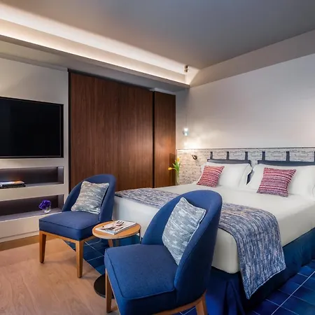 Carlton International Hotel