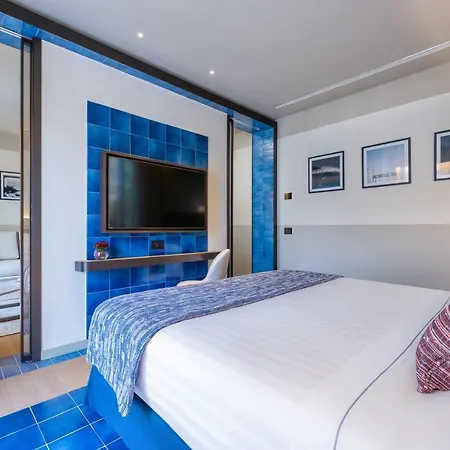 Hotel Carlton International