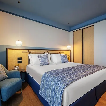 Carlton International Hotel
