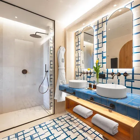 Hotel Carlton International 5*