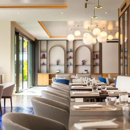 Carlton International Hotel