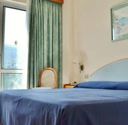 Ara Maris & Sorrente
