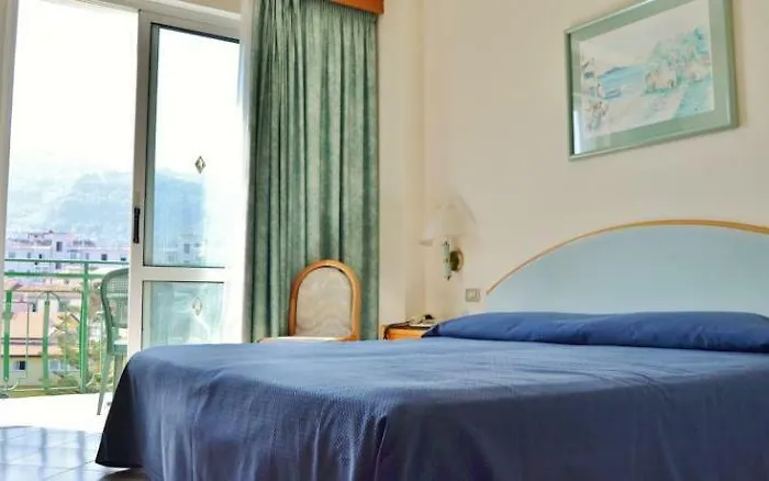 Ara Maris & Sorrento